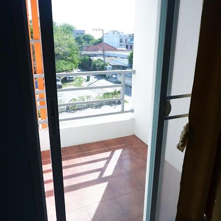 V At Bangsaen Hotel Exterior foto