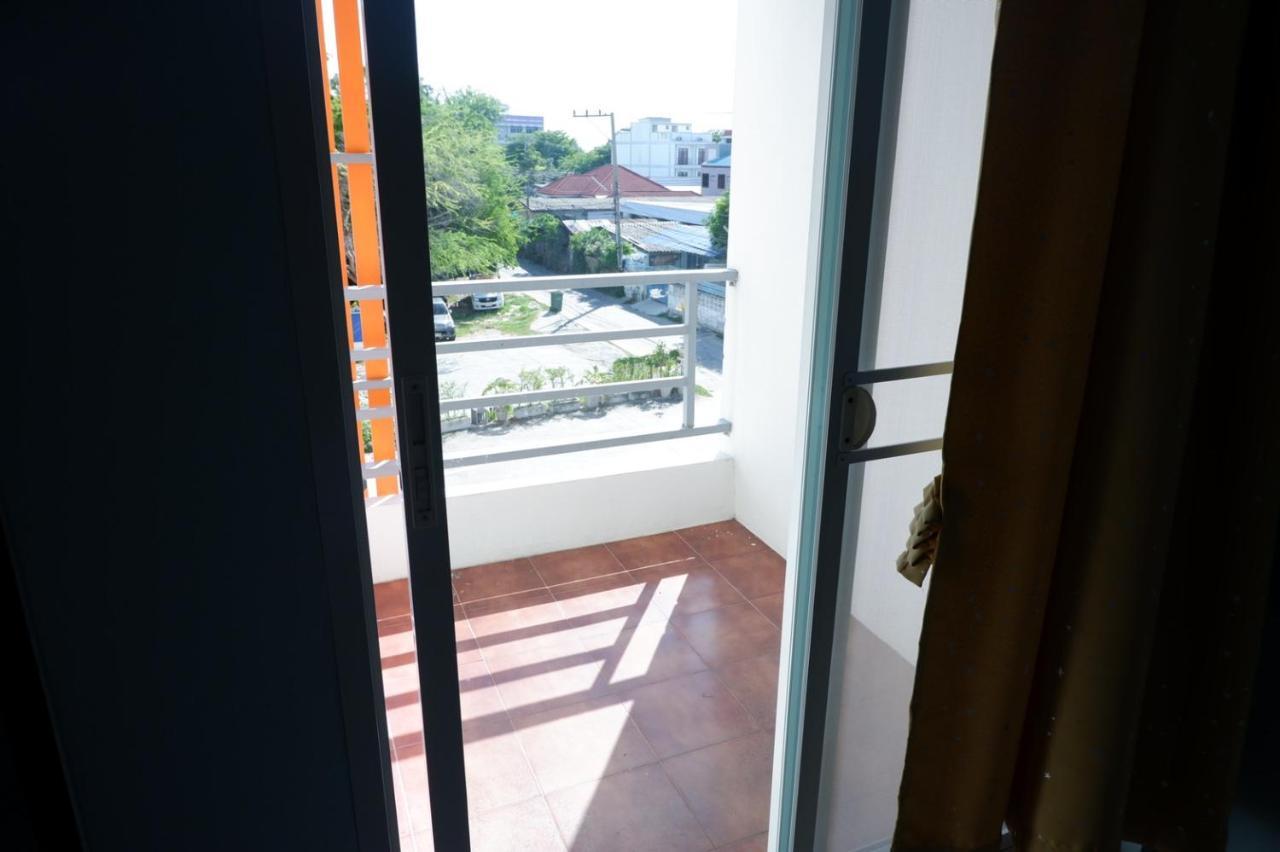 V At Bangsaen Hotel Exterior foto