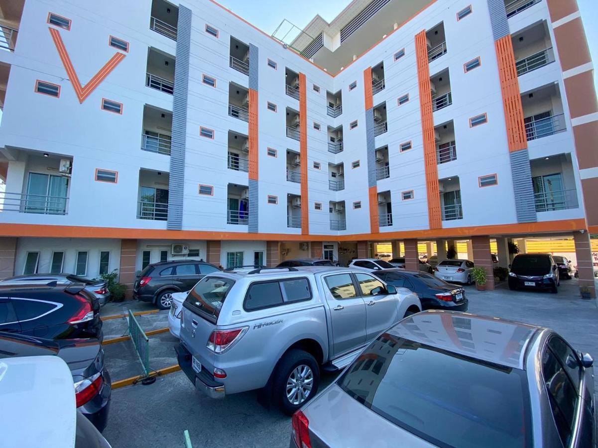 V At Bangsaen Hotel Exterior foto